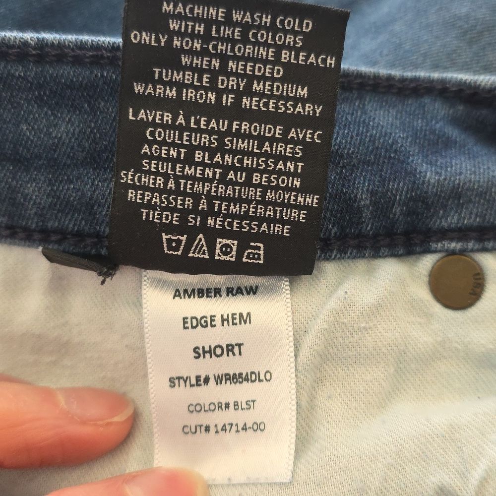 Hudson Amber Raw Edge Hem Jean Shorts Size 29 - Picture 11 of 11
